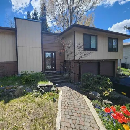 Buy this 5 bed house on 685 Southwest Mies Street in Pullman, WA 99163