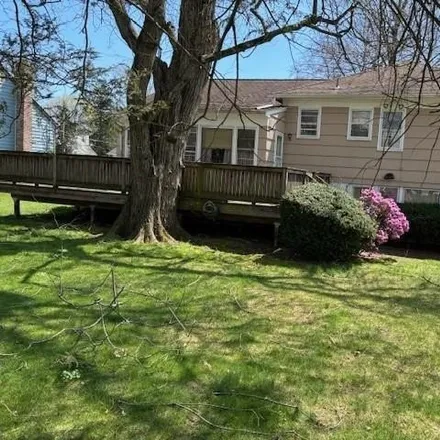 Image 4 - 72 Stanton Circle, White Birches, City of New Rochelle, NY 10804, USA - House for sale