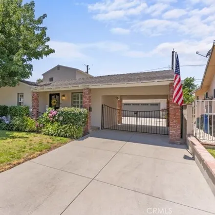 Rent this 3 bed house on 731 North Beachwood Drive in Burbank, CA 91506