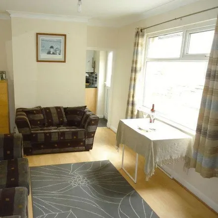 Rent this 4 bed townhouse on Glenroy Street in Cardiff, CF24 3JX