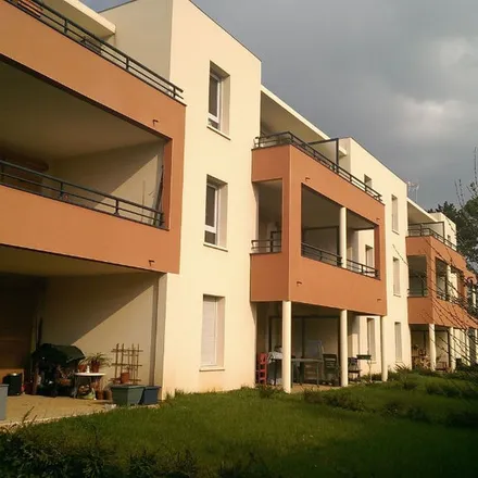 Rent this 2 bed apartment on 8 Résidence de la Frappière in 86000 Poitiers, France