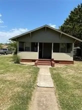 Buy this 3 bed house on 1195 West Sycamore Avenue in Duncan, OK 73533