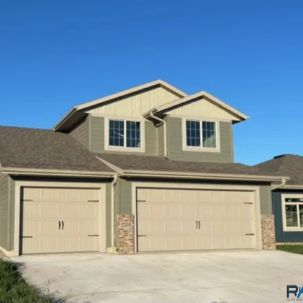 Buy this 3 bed house on I 29 in Sioux Falls, SD 57106