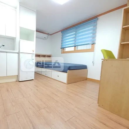 Rent this studio apartment on 서울특별시 서대문구 연희동 69-74