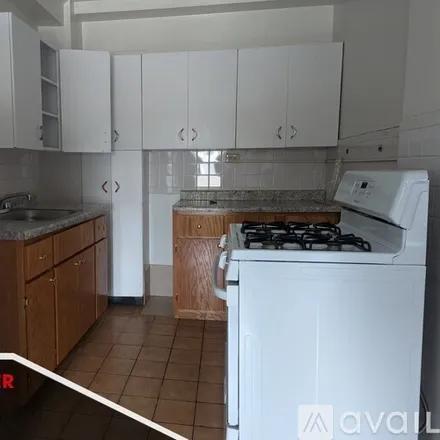 Image 1 - 5480 S Cornell Ave, Unit 401 - Apartment for rent