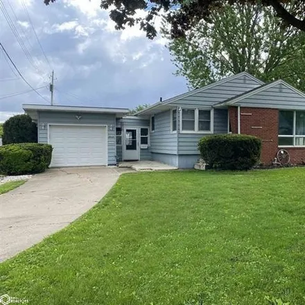 Buy this 3 bed house on 2065 South 4th Street in Burlington, IA 52601