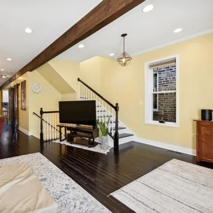 Image 3 - 3542 West Beach Avenue, Chicago, IL 60651, USA - House for sale