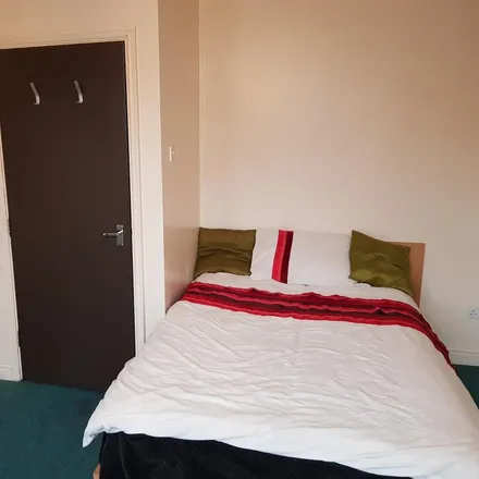 Rent this 4 bed apartment on College Walk in Leicester, LE2 0QR