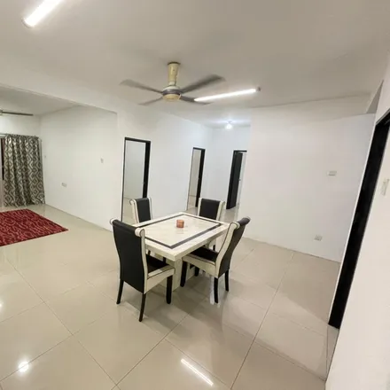 Rent this 4 bed apartment on Federal Highway Motorcycle Lane in 40675 Shah Alam, Selangor