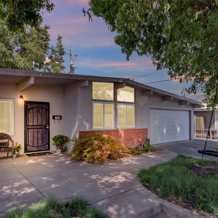 Buy this 4 bed house on 348 Fir Street in Vacaville, CA 95688