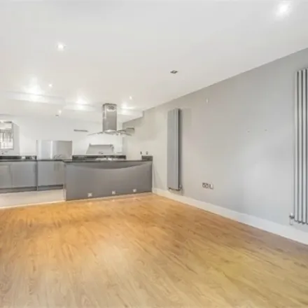 Image 2 - 41 Millharbour, Millwall, London, E14 9JT, United Kingdom - Apartment for rent