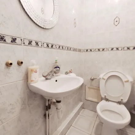 Image 4 - Regal Close, London, E1 5HS, United Kingdom - Apartment for rent