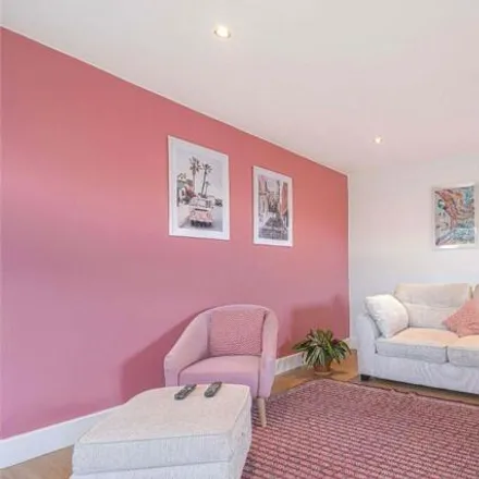 Image 2 - Carlton Gardens, Warwick Avenue, Coventry, CV5 6DU, United Kingdom - Room for rent
