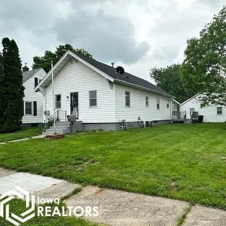 Buy this 2 bed house on 541 Lillian Street in Ottumwa, IA 52501