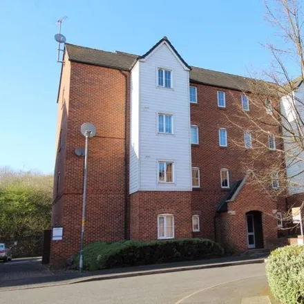 Rent this 2 bed apartment on Bridgeside Close in Brownhills, WS8 7BN