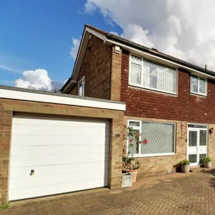 Buy this 5 bed house on St James Road in Churchill Avenue, Brigg
