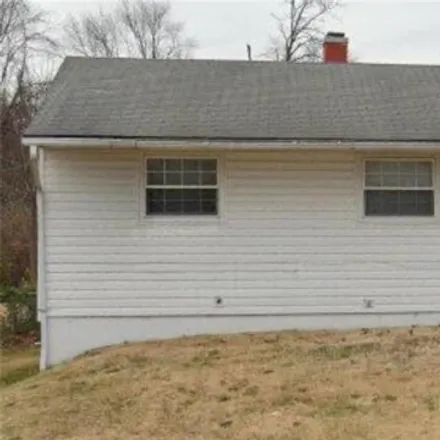 Rent this 3 bed house on 225 Ben Nevis Road in Glasgow Village, Saint Louis County