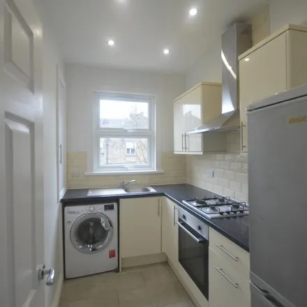 Rent this 3 bed apartment on 18;20 Lawton Road in London, E10 6RR
