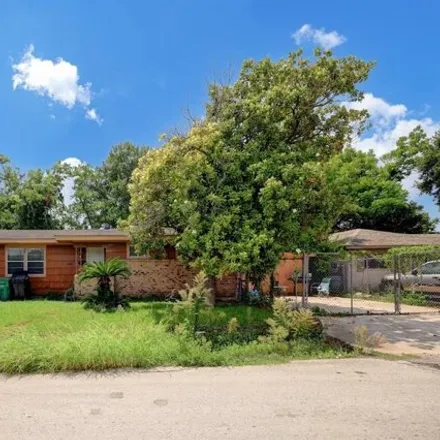 Image 2 - 4490 Wylie Street, Houston, TX 77026, USA - House for sale
