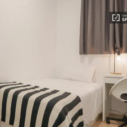 Rent this 13 bed room on Calle de Núñez de Arce in 3, 28012 Madrid