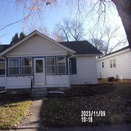 Buy this 2 bed house on 1720 11th Avenue South in Fort Dodge, IA 50501