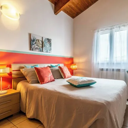 Rent this 2 bed apartment on Tortoreto Lido in Via Giosuè Carducci, 64018 Tortoreto TE