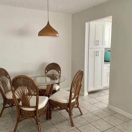 Image 7 - 101 Lakes End Drive, Fort Pierce, FL 34982, USA - Condo for sale