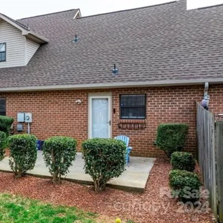 Image 5 - Discovery High School, 301 West 18th Street, Newton, NC 28658, USA - House for sale