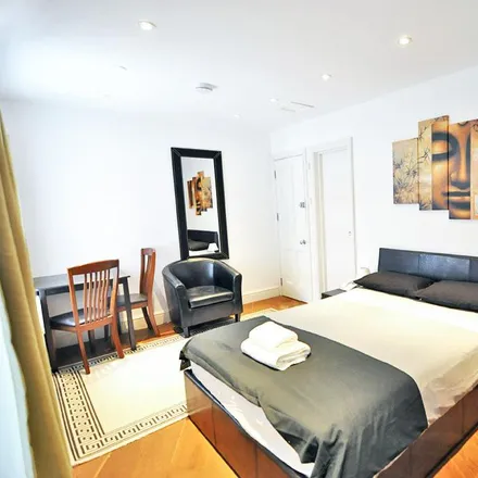 Image 1 - Brandenburgh House, Fulham Palace Road, London, W6 9EP, United Kingdom - Apartment for rent