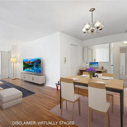 Image 7 - 18-70 211th Street, New York, NY 11360, USA - Apartment for sale