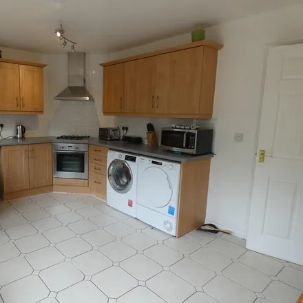 Image 3 - Cardinals Close, Telford and Wrekin, TF2 7HW, United Kingdom - House for rent