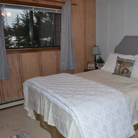 Rent this 2 bed condo on Snowshoe in 10 Snowshoe Drive, Snowshoe