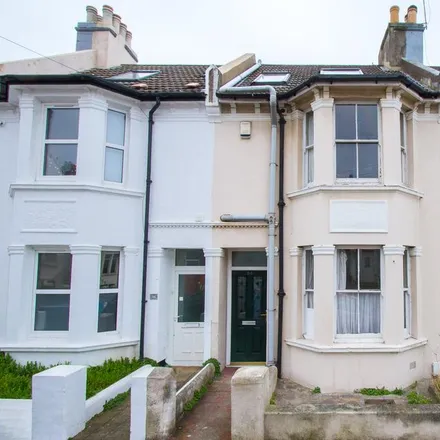 Rent this 6 bed townhouse on 40 Roedale Road in Brighton, BN1 7GP