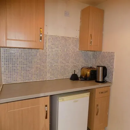 Image 3 - Stainby Close, London, UB7 9NH, United Kingdom - Apartment for rent
