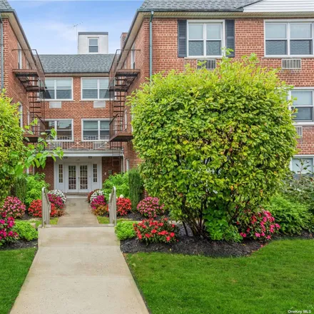 Buy this 1 bed condo on 124 South Park Avenue in Village of Rockville Centre, NY 11570