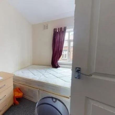 Image 5 - Thornville Street, Leeds, LS6 1PW, United Kingdom - Townhouse for rent