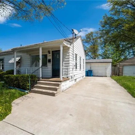 Buy this 3 bed house on 1679 Lakeview Avenue in Lorain, OH 44053