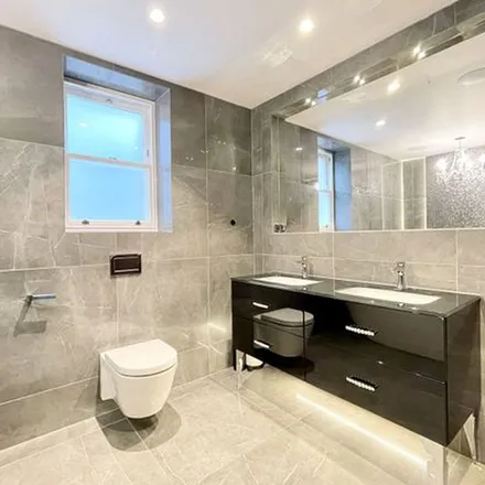 Image 3 - Cockfosters Road, London, EN4 0DX, United Kingdom - Apartment for rent