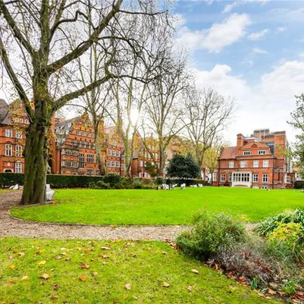 Rent this 3 bed apartment on Gloucester Road Station in Courtfield Road, London