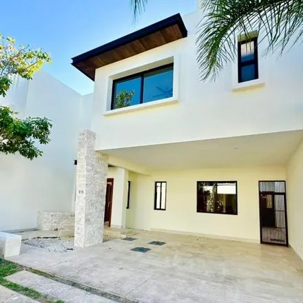 Rent this 4 bed house on unnamed road in Temozón Norte, 97110 Mérida