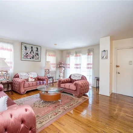 Image 6 - 1480 Oakley Street, New York, NY 10469, USA - Townhouse for sale