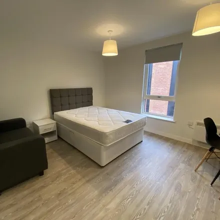 Image 2 - South Parade, Sheffield, S3 8SR, United Kingdom - Apartment for rent