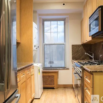 Rent this 3 bed apartment on E 81st St