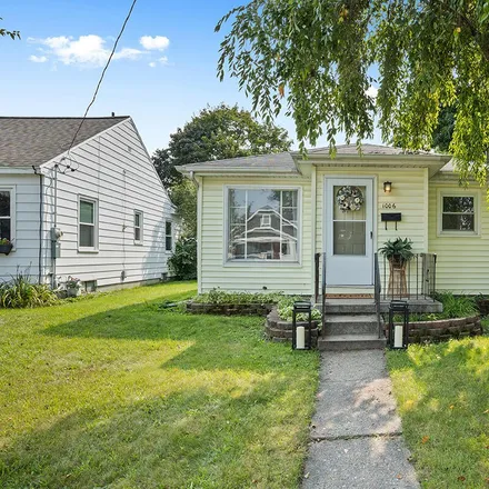 Buy this 3 bed house on 1006 Veto Street Northwest in Grand Rapids, MI 49504
