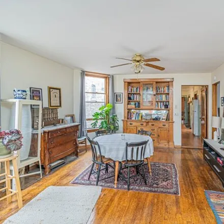 Image 4 - 2042 North Sawyer Avenue, Chicago, IL 60647, USA - House for sale