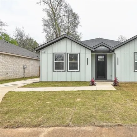 Buy this 4 bed house on 2706 Lawrence Street in Dallas, TX 75215