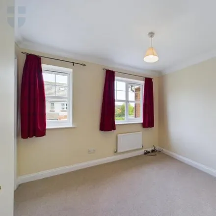 Image 6 - Holly Drive, Aylesbury, HP21 8XS, United Kingdom - Townhouse for rent