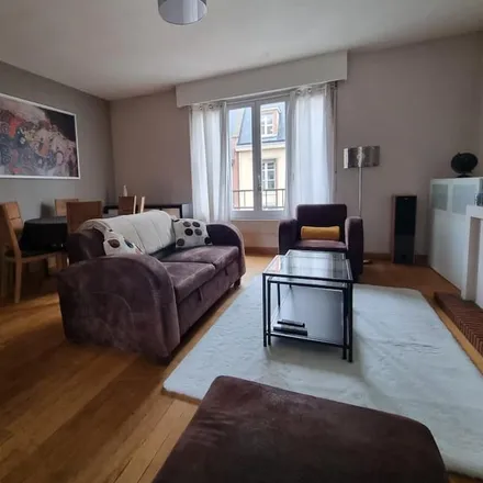 Rent this 2 bed apartment on 27000 Évreux