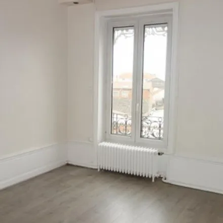 Image 4 - 57 Rue Charles de Gaulle, 42300 Roanne, France - Apartment for rent