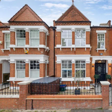 Rent this 4 bed townhouse on Wavendon Avenue in London, W4 4NT